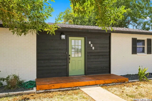 208 S State Highway 16 Jourdanton, TX 78026