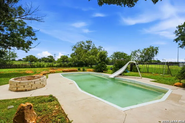 208 S State Highway 16 Jourdanton, TX 78026