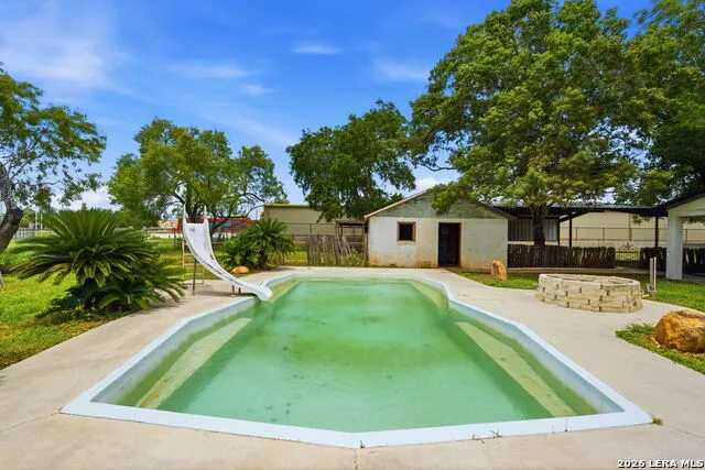 208 S State Highway 16 Jourdanton, TX 78026