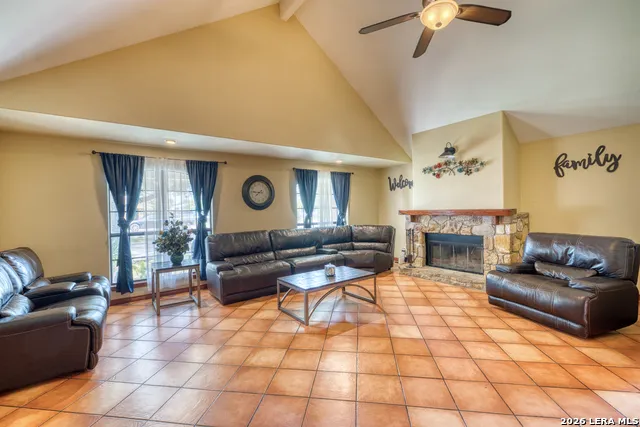 436 MELODY LN Uvalde, TX 78801