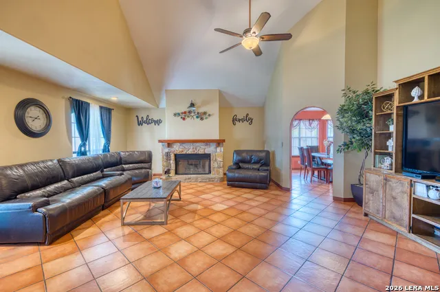 436 MELODY LN Uvalde, TX 78801