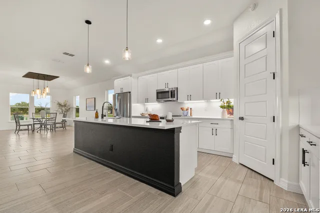 100 W MEDIUM MEADOW DR Lytle, TX 78052