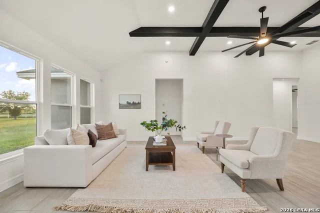 100 W MEDIUM MEADOW DR Lytle, TX 78052