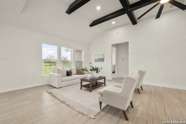 100 W MEDIUM MEADOW DR Lytle, TX 78052