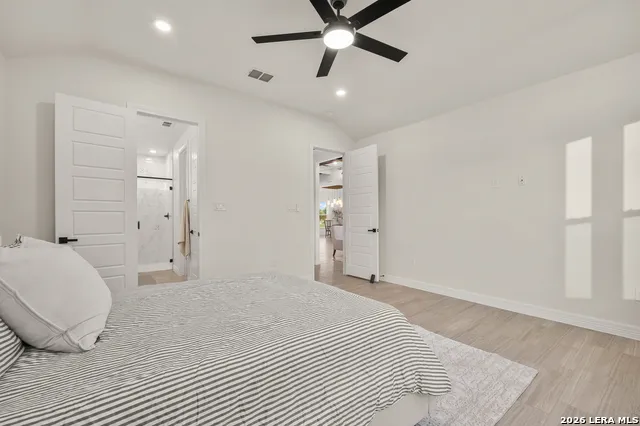 100 W MEDIUM MEADOW DR Lytle, TX 78052