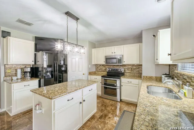 7815 Ironside Port San Antonio, TX 78227