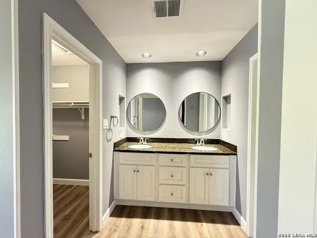 8 CHAPEL HILL CIR #BLDDG M UNIT #8 San Antonio, TX 78240
