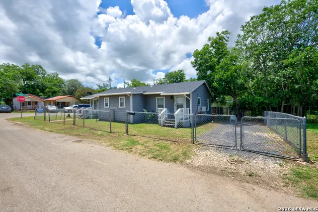 502 -504 Shannon Ave. Seguin, TX 78155