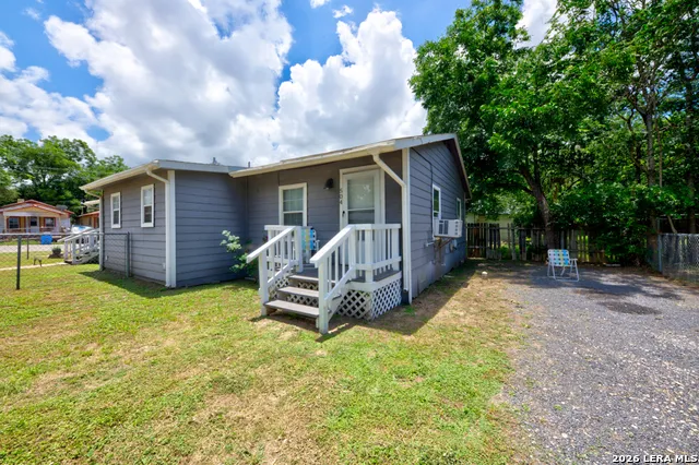 502 -504 Shannon Ave. Seguin, TX 78155
