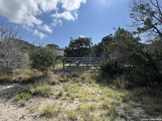 145 E HUNTER Pipe Creek, TX 78063