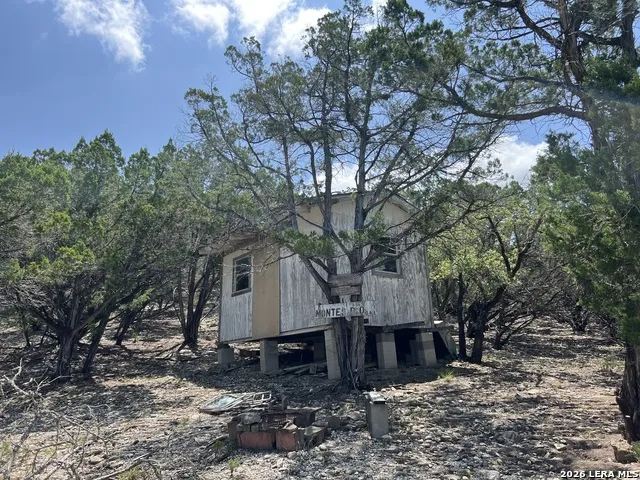 145 E HUNTER Pipe Creek, TX 78063