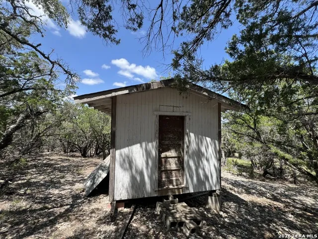 145 E HUNTER Pipe Creek, TX 78063