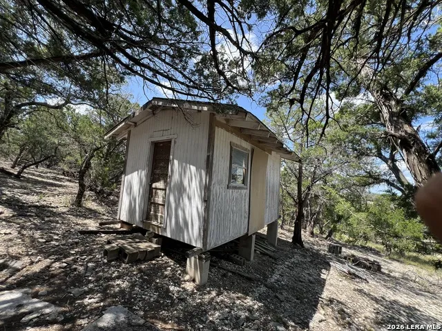 145 E HUNTER Pipe Creek, TX 78063