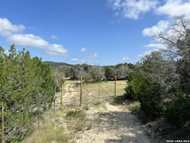 145 E HUNTER Pipe Creek, TX 78063