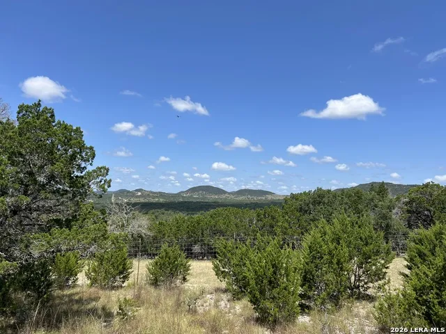 145 E HUNTER Pipe Creek, TX 78063