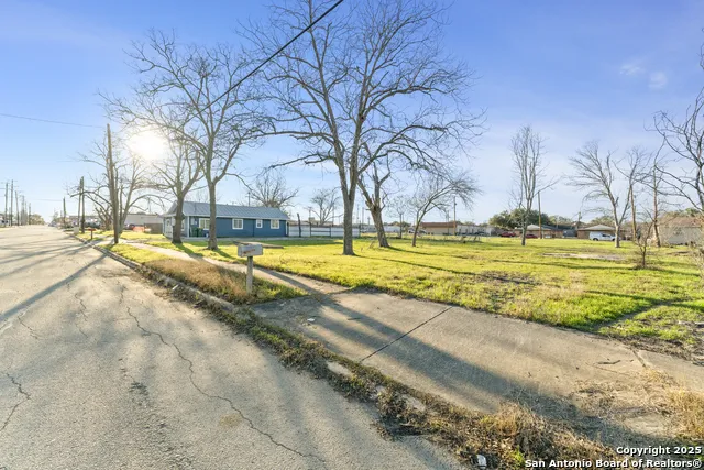 217 E LINDBERGH BLVD Universal City, TX 78148