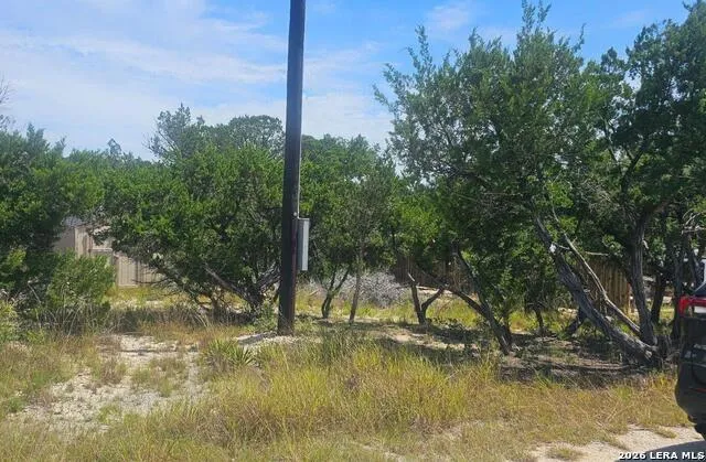 9,10 Elmhurst Dr Lakehills, TX 78063