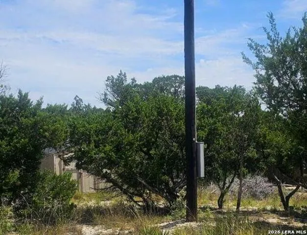 9,10 Elmhurst Dr Lakehills, TX 78063