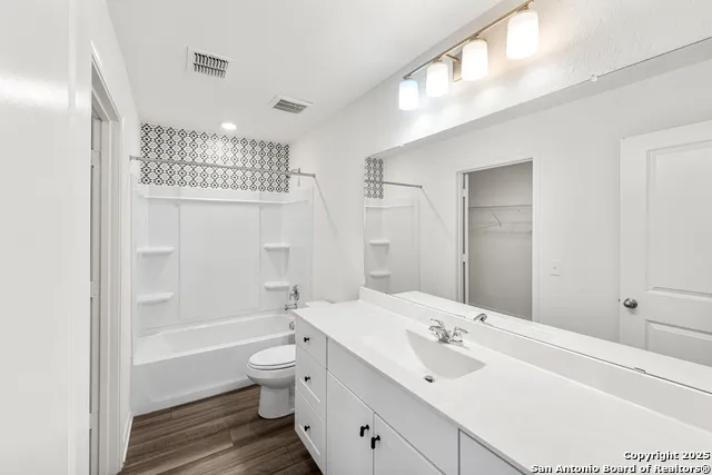 5639 PEARL MDW Converse, TX 78109