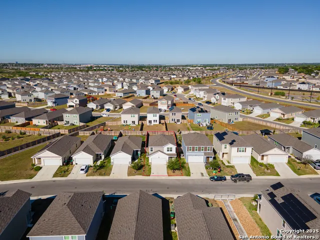 5639 PEARL MDW Converse, TX 78109