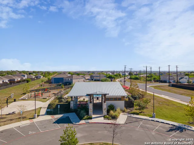 5639 PEARL MDW Converse, TX 78109