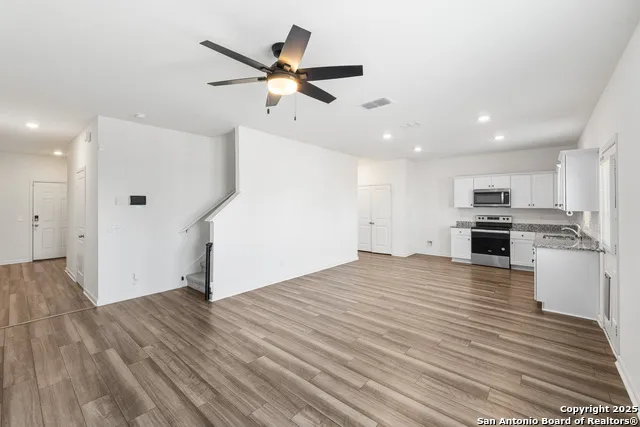 5639 PEARL MDW Converse, TX 78109