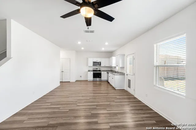 5639 PEARL MDW Converse, TX 78109