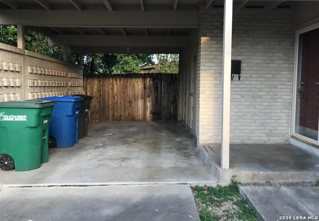 8426 LAURELHURST DR San Antonio, TX 78209