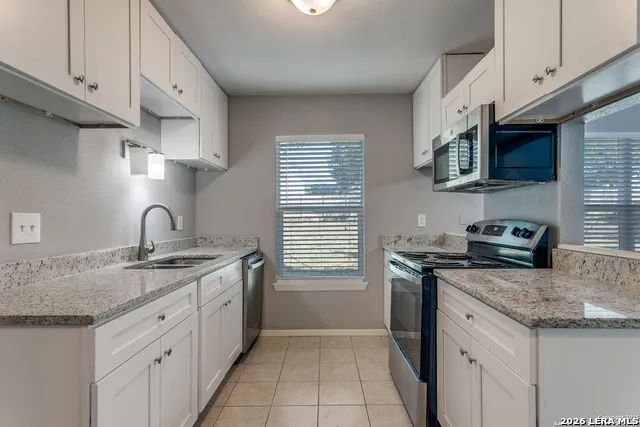 4031 SUNRISE BLUFF DR San Antonio, TX 78244