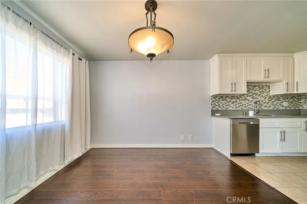 18555 Collins Street #C26 Tarzana, CA 91356