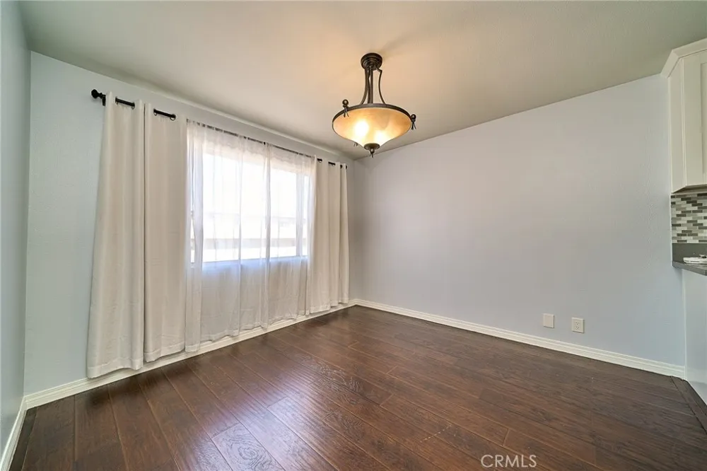 18555 Collins Street #C26 Tarzana, CA 91356