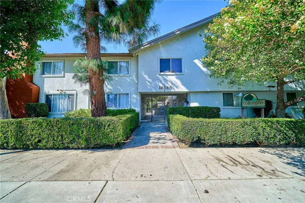 18555 Collins Street #C26 Tarzana, CA 91356