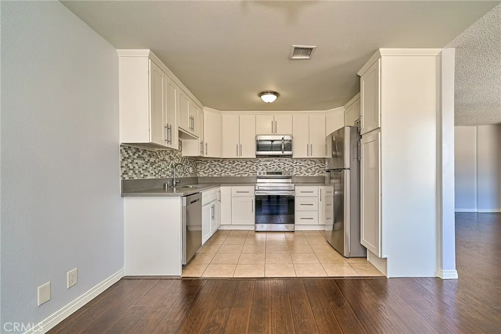 18555 Collins Street #C26 Tarzana, CA 91356