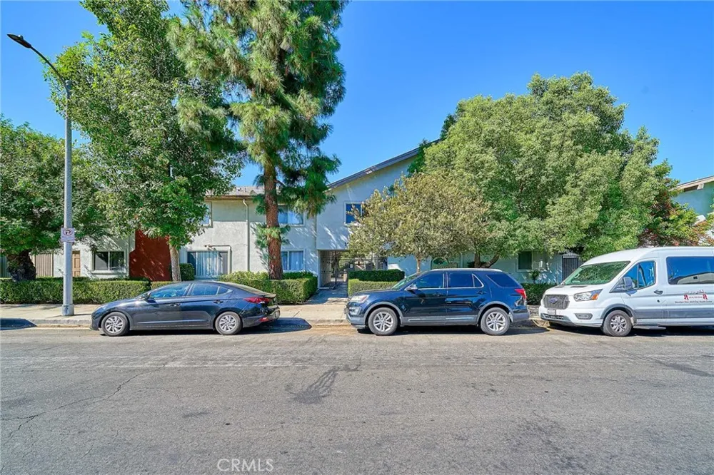 18555 Collins Street #C26 Tarzana, CA 91356