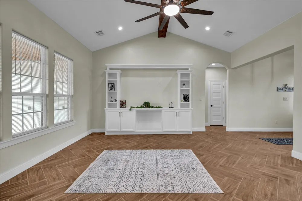 755 Sunset Trail Angleton, TX 77515