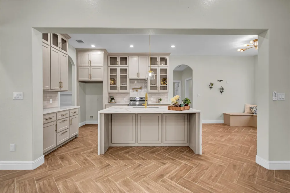 755 Sunset Trail Angleton, TX 77515