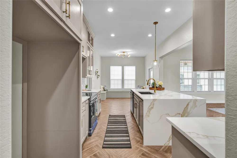 755 Sunset Trail Angleton, TX 77515