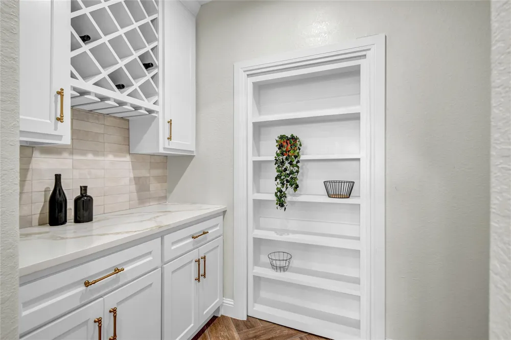 755 Sunset Trail Angleton, TX 77515