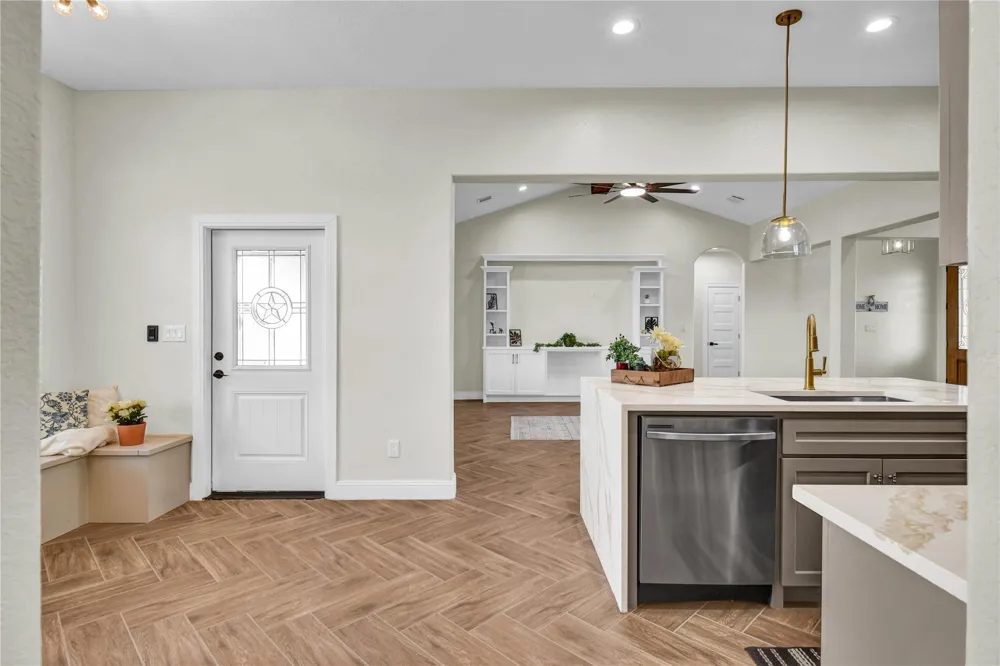 755 Sunset Trail Angleton, TX 77515