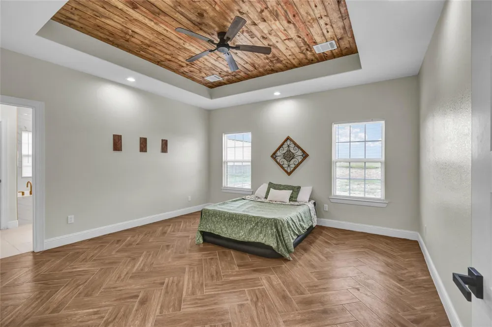 755 Sunset Trail Angleton, TX 77515