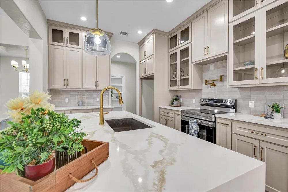 755 Sunset Trail Angleton, TX 77515