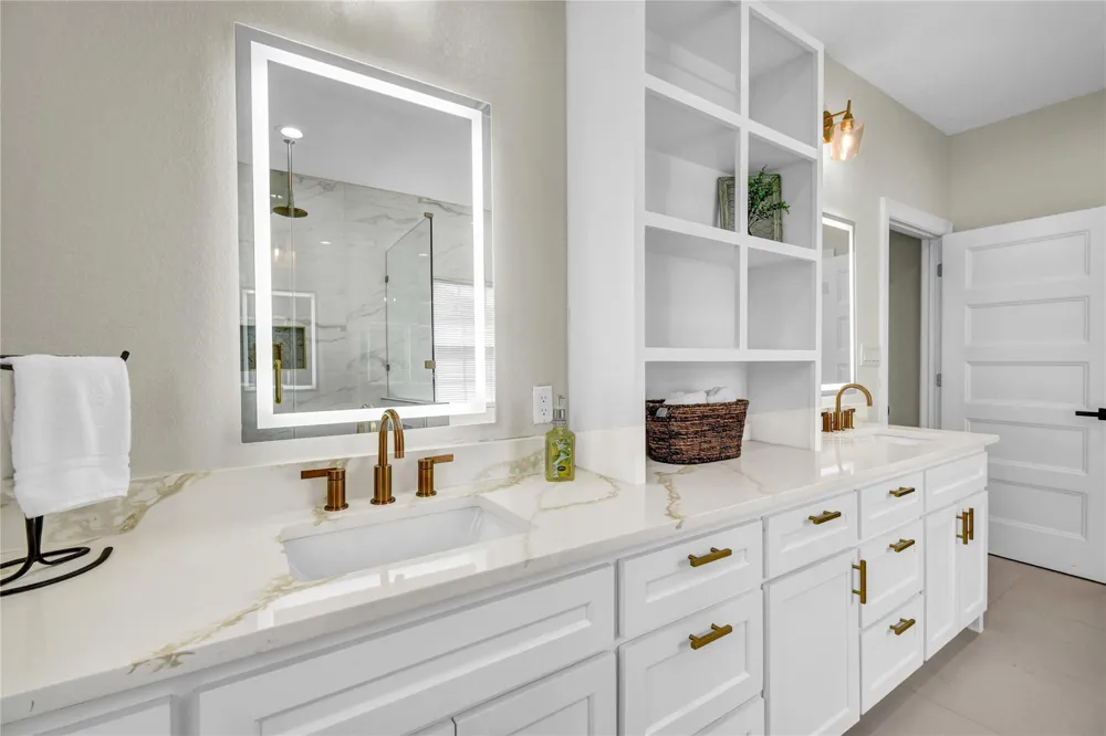 755 Sunset Trail Angleton, TX 77515