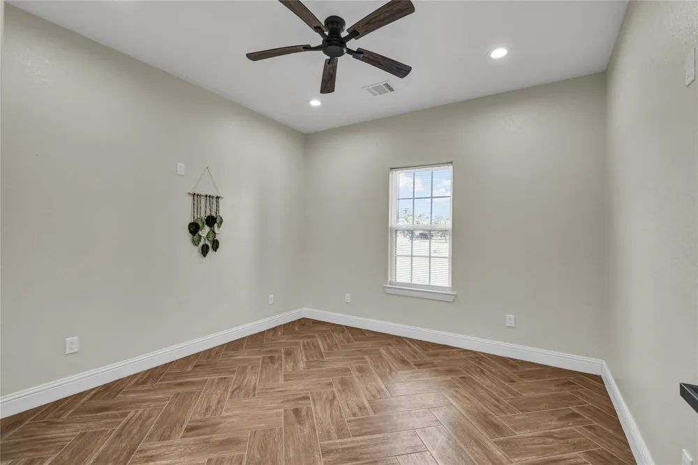 755 Sunset Trail Angleton, TX 77515