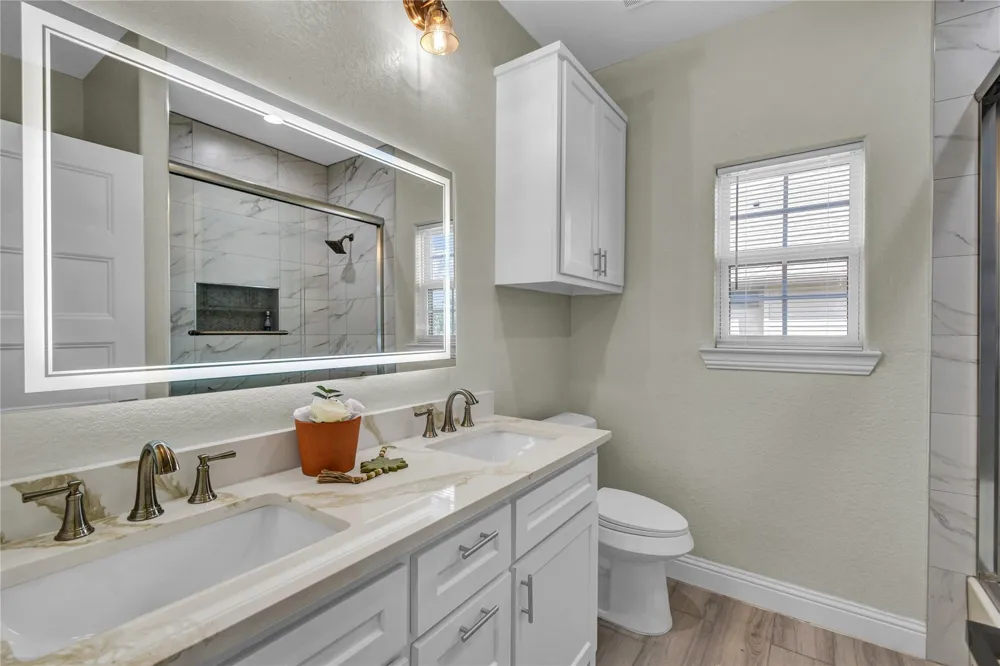 755 Sunset Trail Angleton, TX 77515