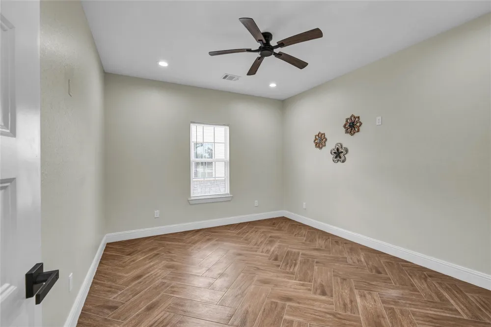 755 Sunset Trail Angleton, TX 77515
