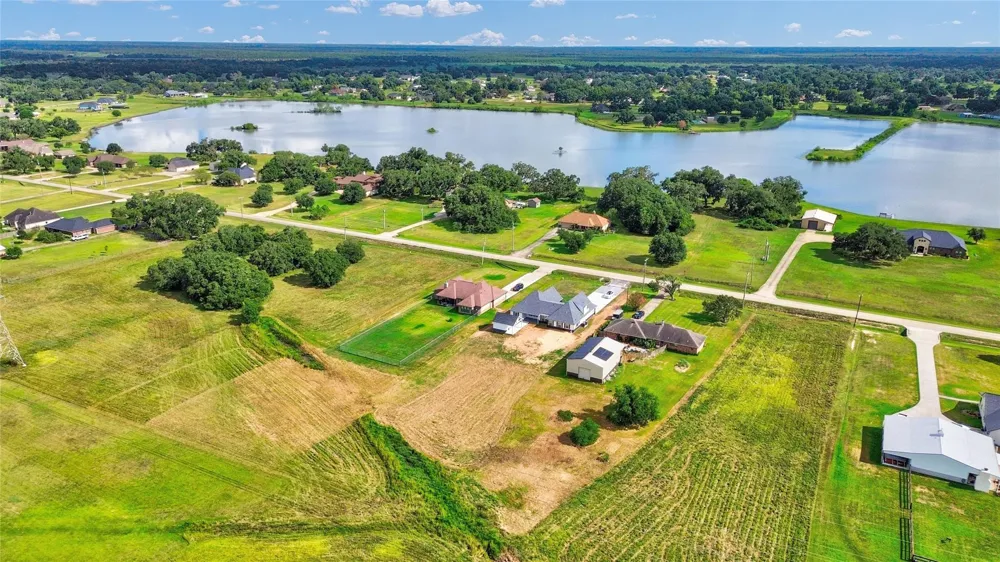 755 Sunset Trail Angleton, TX 77515