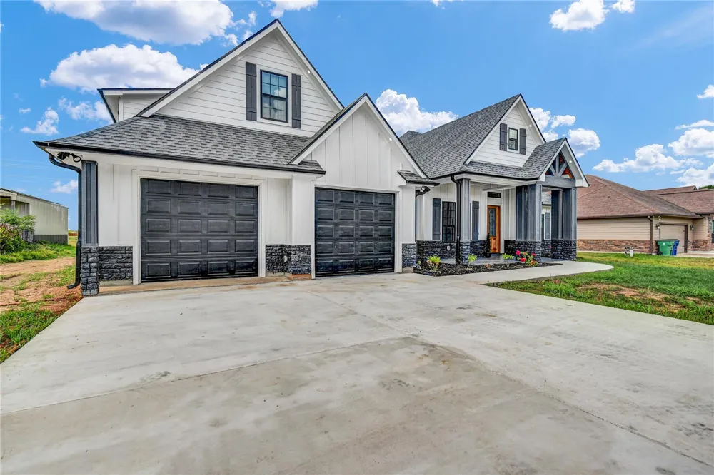 755 Sunset Trail Angleton, TX 77515