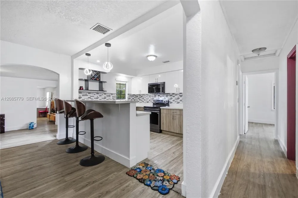 65 NW 118th St Miami, FL 33168