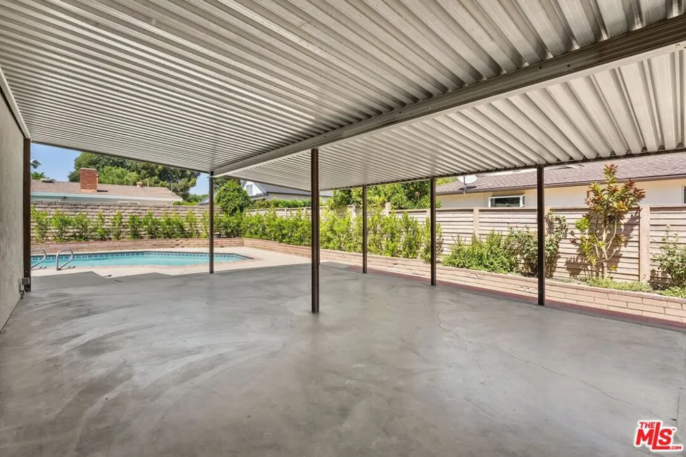 6525 Lubao Avenue Los Angeles, CA 91367