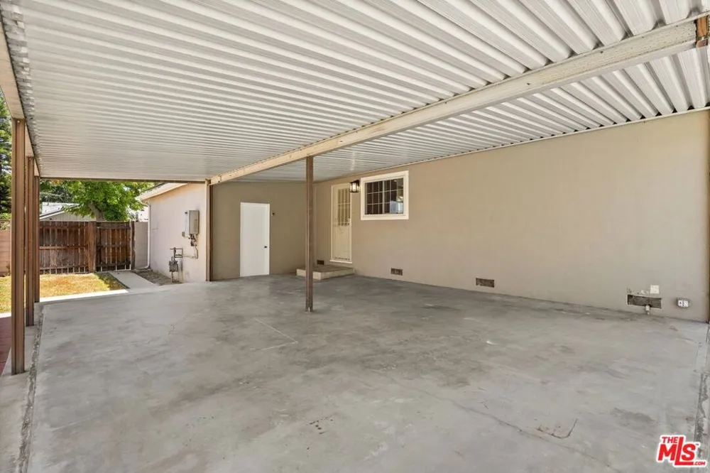 6525 Lubao Avenue Los Angeles, CA 91367